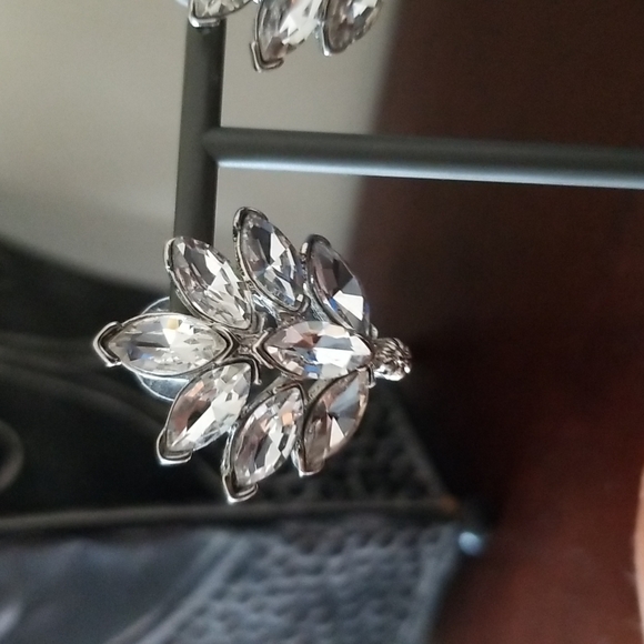 Jeanne Beker Crystal pierced earrings - Picture 11 of 14